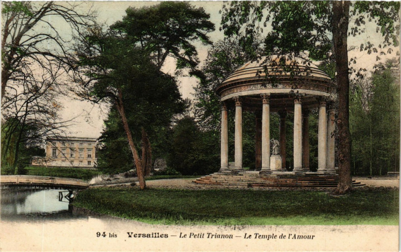 Carte postale ancienne Versailles - Le Petit Trianon - Le Temple de l'Amour à Versailles