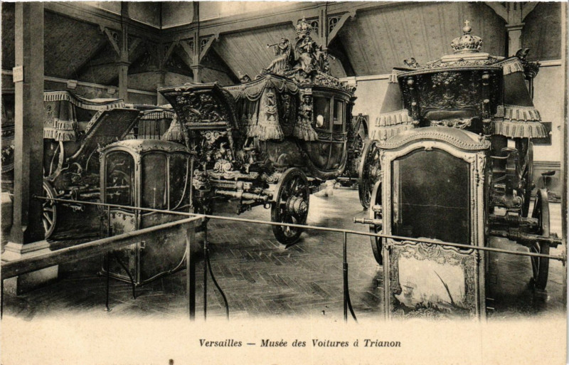 Carte postale ancienne Versailles - Musée des Voitures a Trianon à Versailles