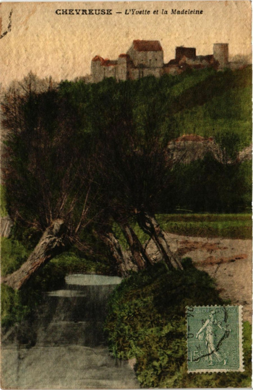 Carte postale ancienne Chevreuse - L'Yvette et la Madeleine à Chevreuse
