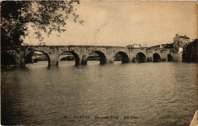 Carte postale ancienne Mantes - Le vieux Pont