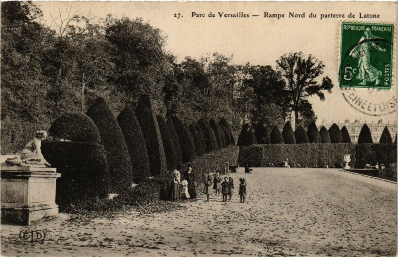 Carte postale ancienne Parc de Versailles - Rampe Nord du parterre de Latone à Versailles