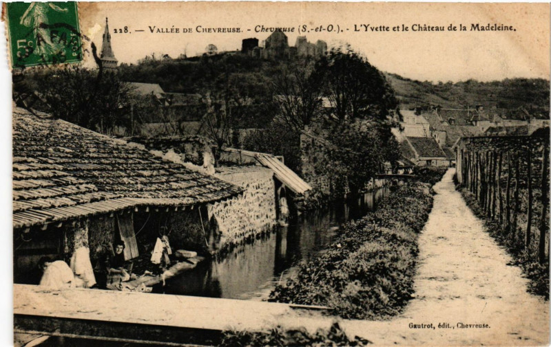 Carte postale ancienne Vallée de Chevreuse - Chevreuse - L'Yvette et le Chateau à Chevreuse