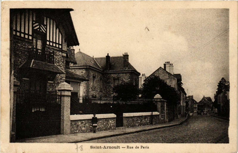 Carte postale ancienne Saint-Arnoult - Rue de Paris