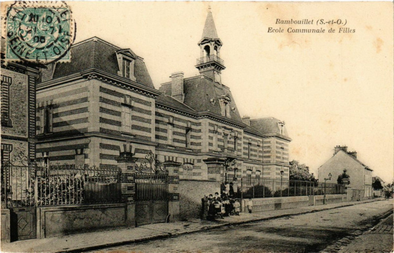 Carte postale ancienne Rambouillet - Ecole Communale de Filles à Rambouillet
