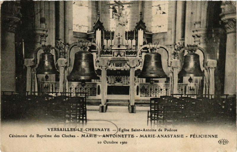Carte postale ancienne Versailles-le-CHESNAYe - Eglise St-Antoine de Padone - Ceremonie à Versailles