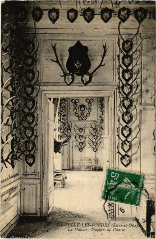 Carte postale ancienne La Celle-les-Borders - Le Manoir Trophées de Chasse
