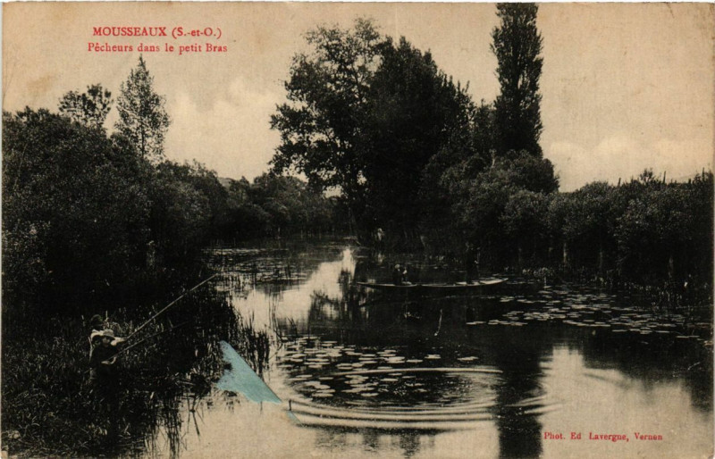 Carte postale ancienne Mousseaux - Pecheurs dans le petit Bras