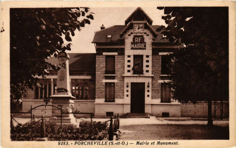 Carte postale ancienne Porcheville - Mairie et Monument à Porcheville