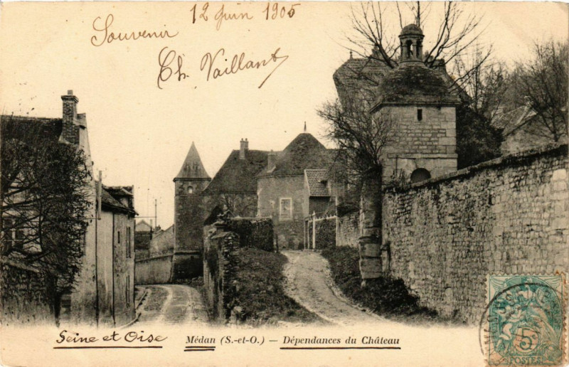 Carte postale ancienne Medan - Dependances du Chateau à Médan