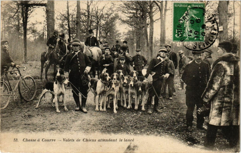 Carte postale ancienne Chasse a courre - Valets de Chiens attendant le lance