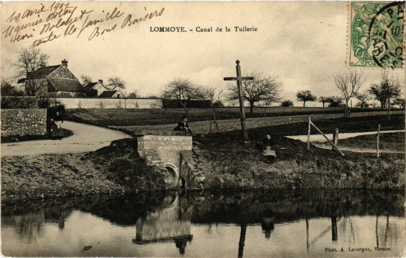 Carte postale ancienne Lommoye - Canal de la Tuilerie à Lommoye