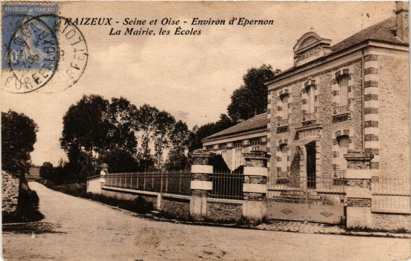 Carte postale ancienne Le Raizeux - Env. d'Epernon - La Mairie les Ecoles à Raizeux
