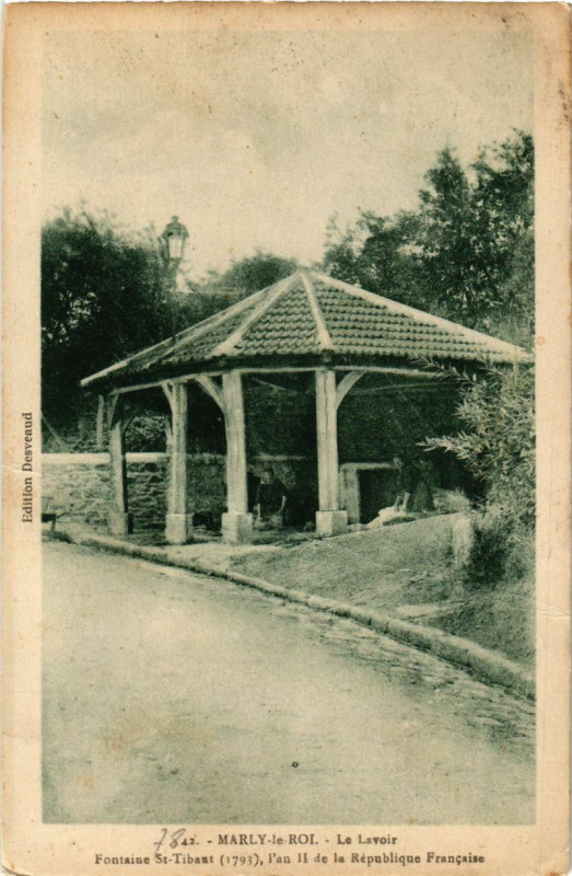 Carte postale ancienne Marly-le-Roi Le Lavoir Fontaine St-Tibaut (1793) l'an Ii de la.. à Marly-le-Roi