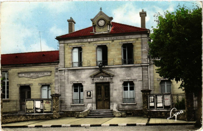 Carte postale ancienne Verneuil - La Mairie
