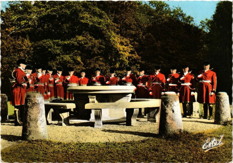 Carte postale ancienne Foret de Rambouillet - Commune des Breviaires - La Table du Roi à Rambouillet