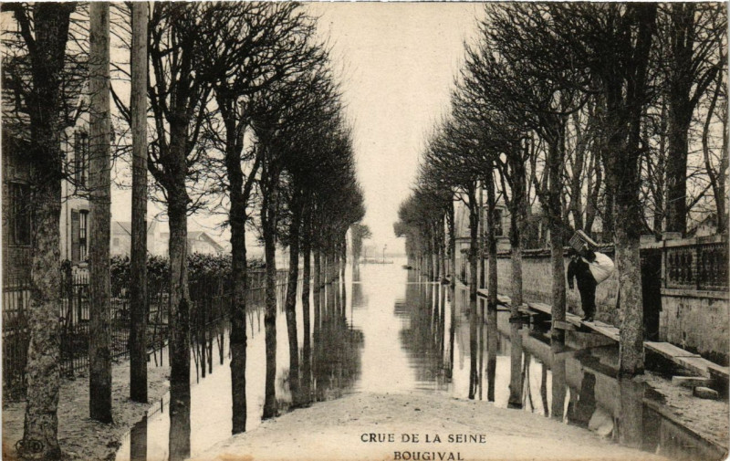 Carte postale ancienne Crue de la Seine - Bougival à Bougival