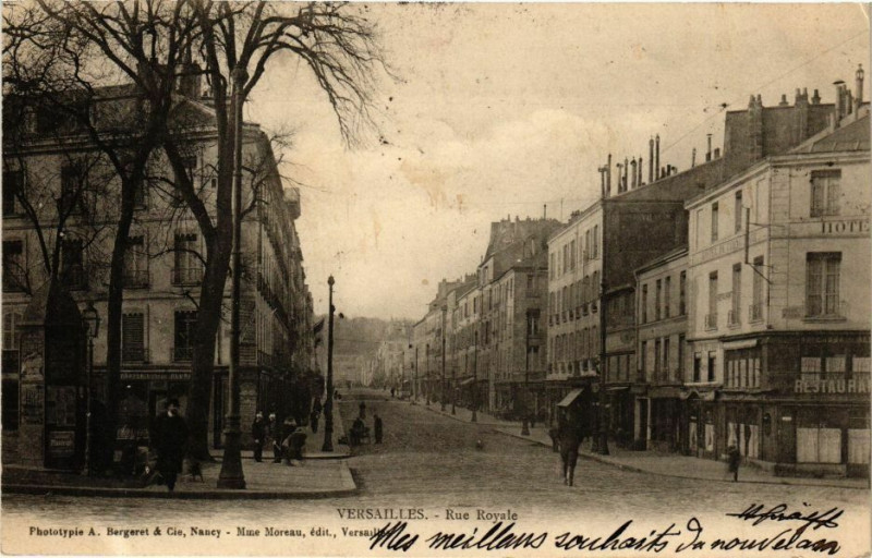 Carte postale ancienne Versailles - Rue Royale à Versailles