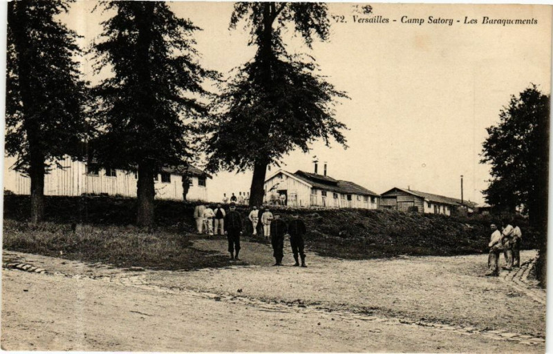 Carte postale ancienne Versailles - Camp de Satory à Versailles