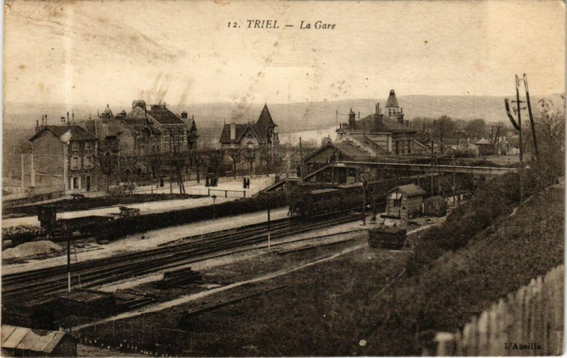 Carte postale ancienne Triel - La Gare