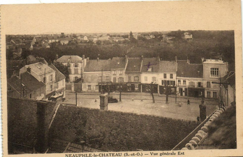 Carte postale ancienne Neauphle le Chateau-Vue générale Est à Neauphle-le-Château