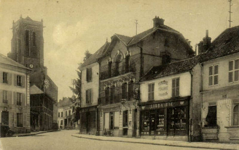 Carte postale ancienne Maule-Place du General de-Gaulle à Maule