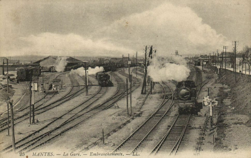 Carte postale ancienne Mantes-La Gare-Embranchements