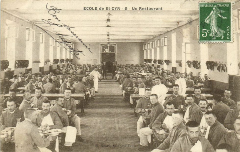 Carte postale ancienne Ecole de Saint-Cyr-Un Restaurant