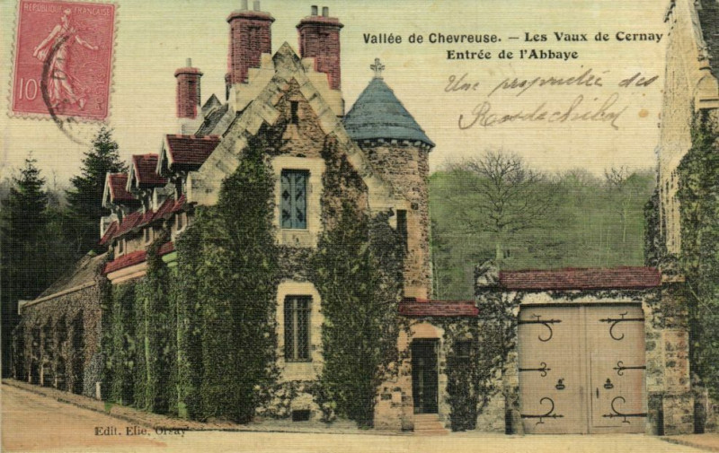 Carte postale ancienne Vallée de Chevreuse-Les Vaux de Cernay-Entrée de l'Abbaye à Chevreuse