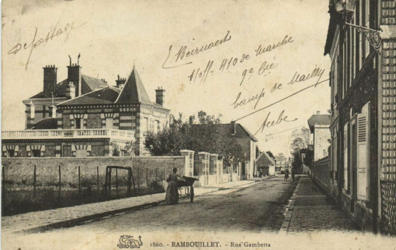 Carte postale ancienne Rambouillet-Rue Gambetta à Rambouillet