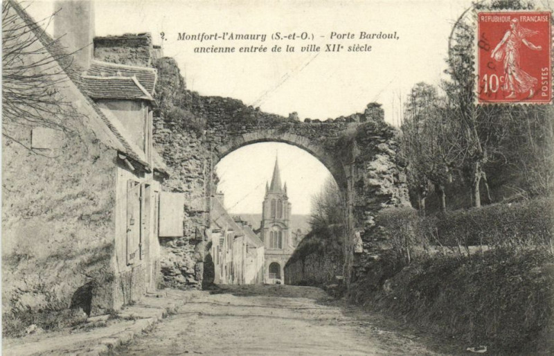 Carte postale ancienne Montfort-l'Amaury-Porte Bardoul ancienne entrée de la ville à Montfort-l'Amaury