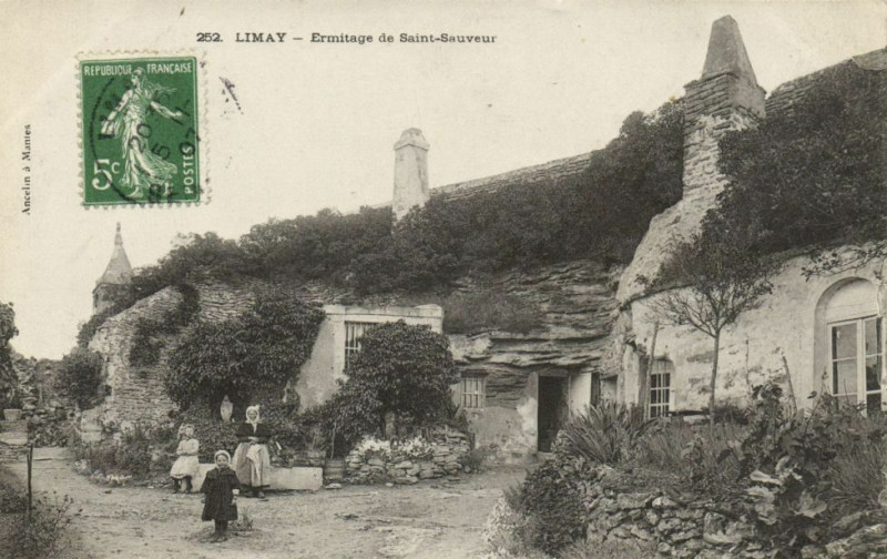 Carte postale ancienne Limay-Ermitage de St-Sauveur à Limay