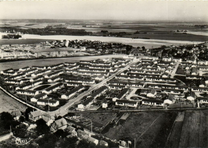 Carte postale ancienne Les Clayes-Sous-Bois-Le Jardin des Clayes aux Clayes-sous-Bois