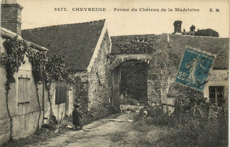 Carte postale ancienne Chevreuse-Ferme du Chateau de la Madeleine à Chevreuse