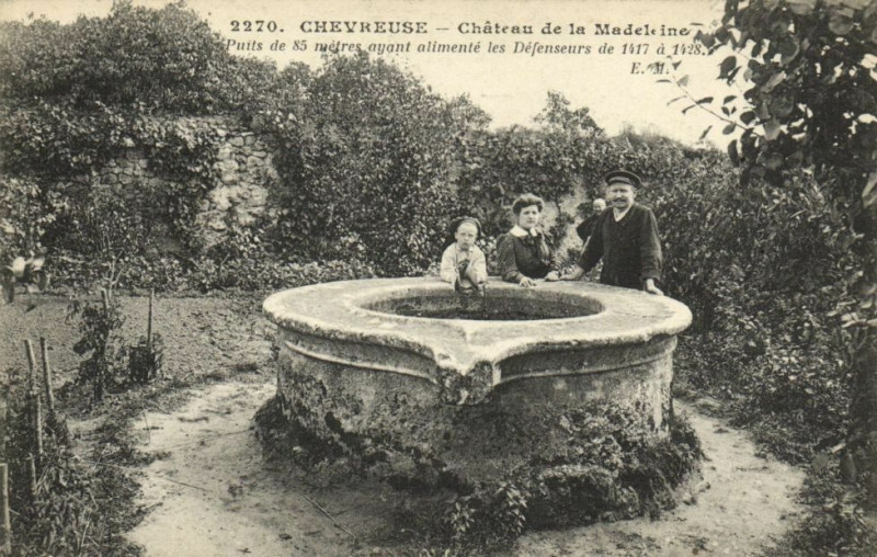 Carte postale ancienne Chevreuse-Chateau de la Madeleine à Chevreuse