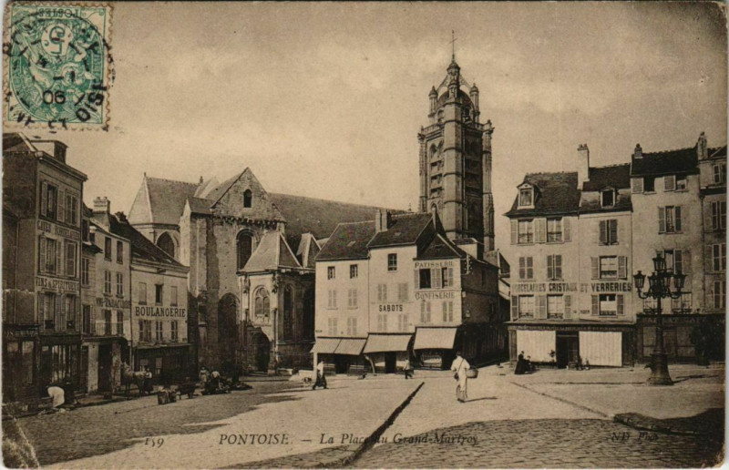 Carte postale ancienne Pontoise - La Place du Grand-Martroy à Pontoise