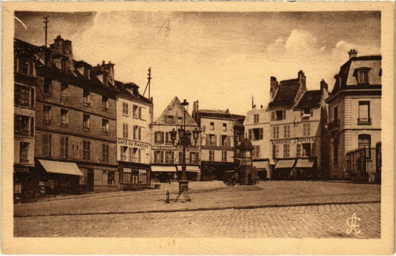 Carte postale ancienne Pontoise - Place du Grand-Martroy à Pontoise
