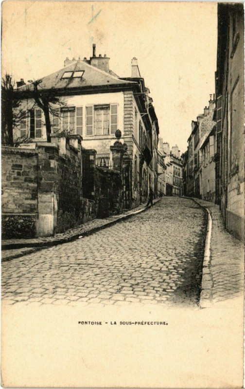 Carte postale ancienne Pontoise - La Sous-Préfecture à Pontoise