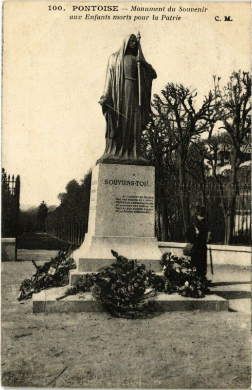 Carte postale ancienne Pontoise - Monument du Souvenir aux Enfants morts pour la à Pontoise