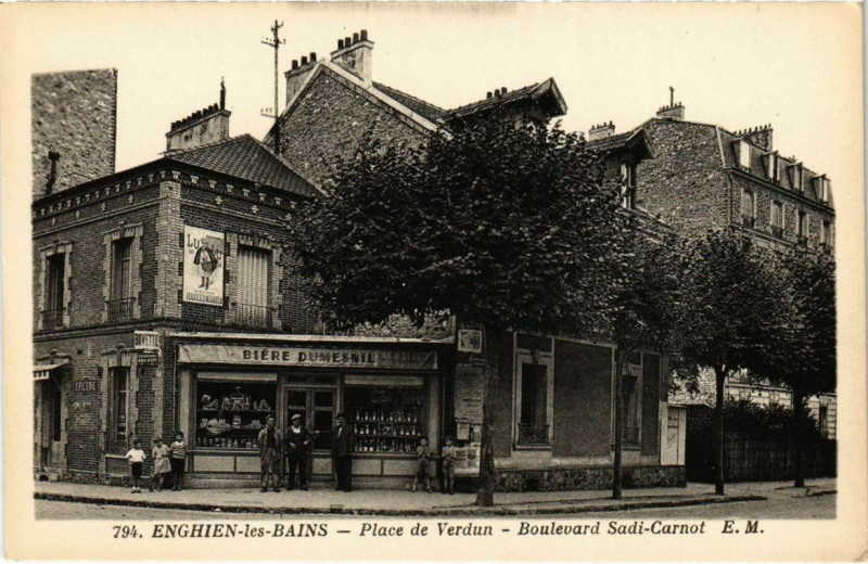 Carte postale ancienne Enghien-les-Bains - Place de Verdun à Enghien-les-Bains