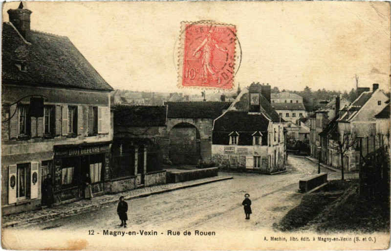 Carte postale ancienne Magny-en-Vexin - Rue de Rouen à Magny-en-Vexin