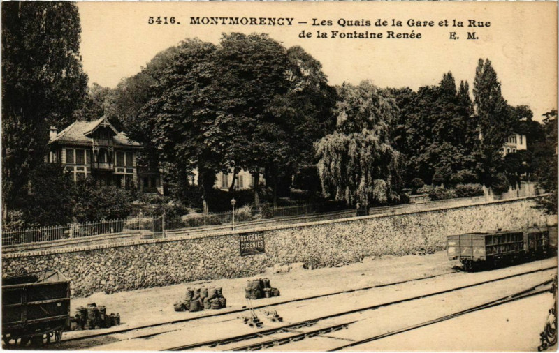 Carte postale ancienne Montmorency - Les Quais de la Gare et la Rue de la Fontaine Rene à Montmorency