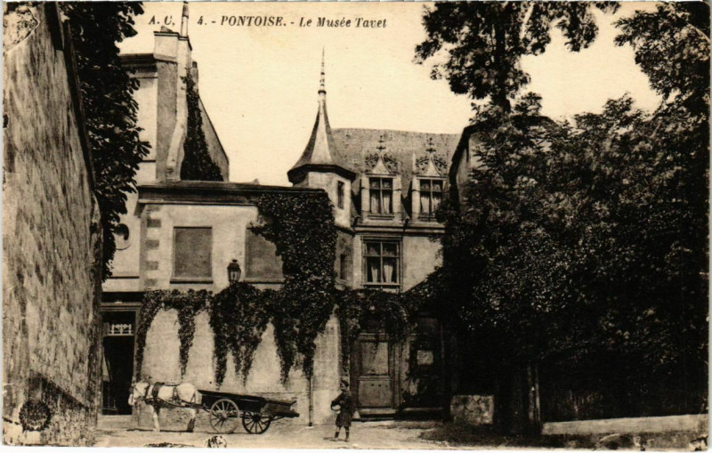 Carte postale ancienne Pontoise - Le Musee Tavet à Pontoise