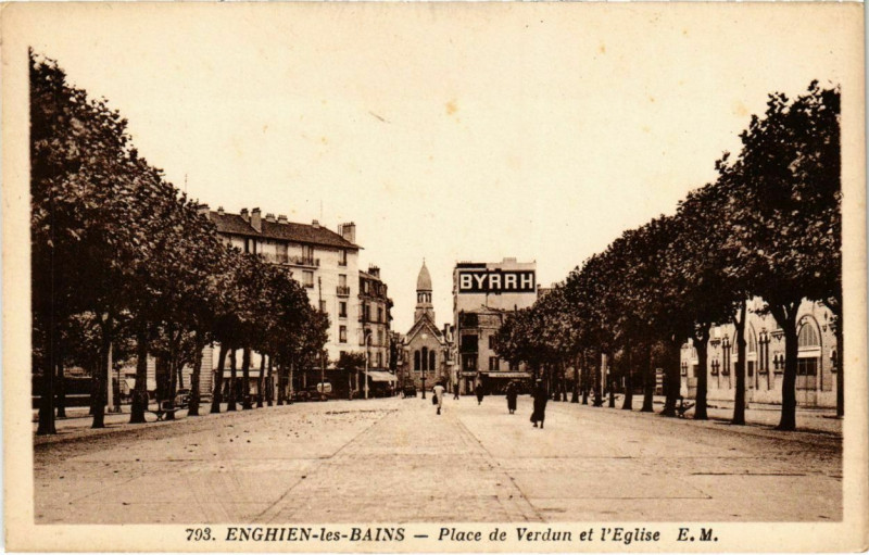 Carte postale ancienne Enghien-les-Bains - Place de Verdun et l'Eglise à Enghien-les-Bains