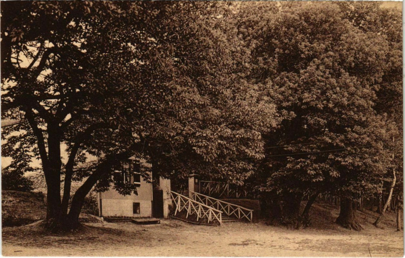 Carte postale ancienne Saint-Prix - Place Croix Jacques à Saint-Prix