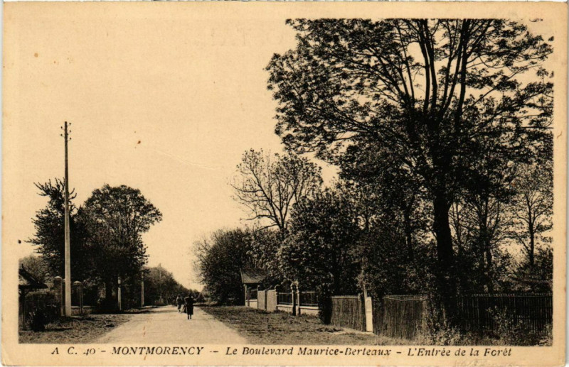 Carte postale ancienne Montmorency - Le Boulevard Maurice-Berteaux - L'Entree de la Foret à Montmorency