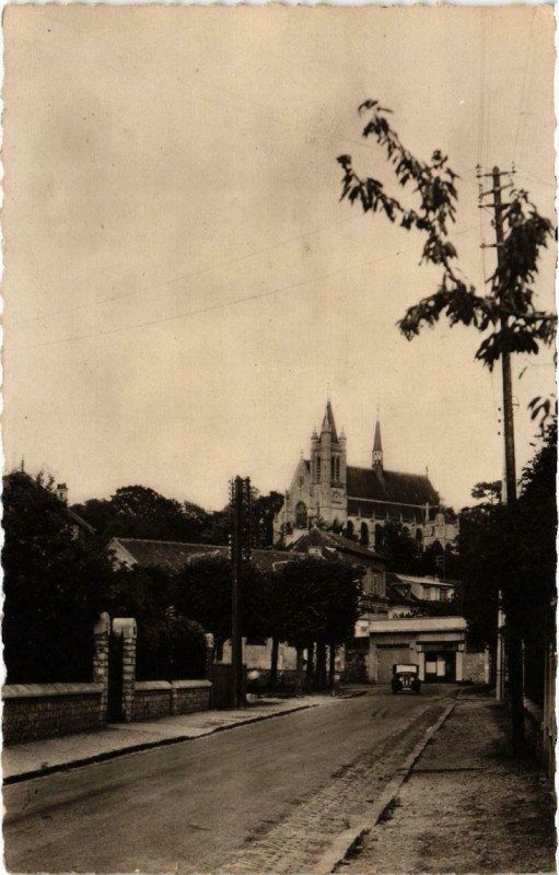 Carte postale ancienne Montmorency - La Rue de la Republique à Montmorency