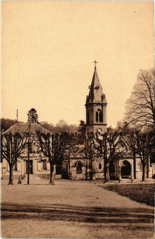 Carte postale ancienne Montlignon - La Mairie et l'Eglise à Montlignon