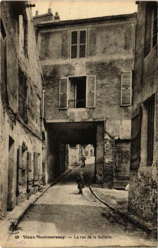 Carte postale ancienne Vieux Montmorency - La rue de la Sellerie à Montmorency