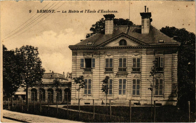 Carte postale ancienne Ermont - La Mairie et l'Ecole d'Eabonne à Ermont