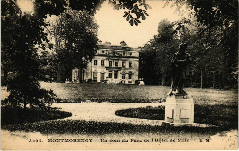 Carte postale ancienne Montmorency - Un coin du Parc de l'Hotel de Ville à Montmorency